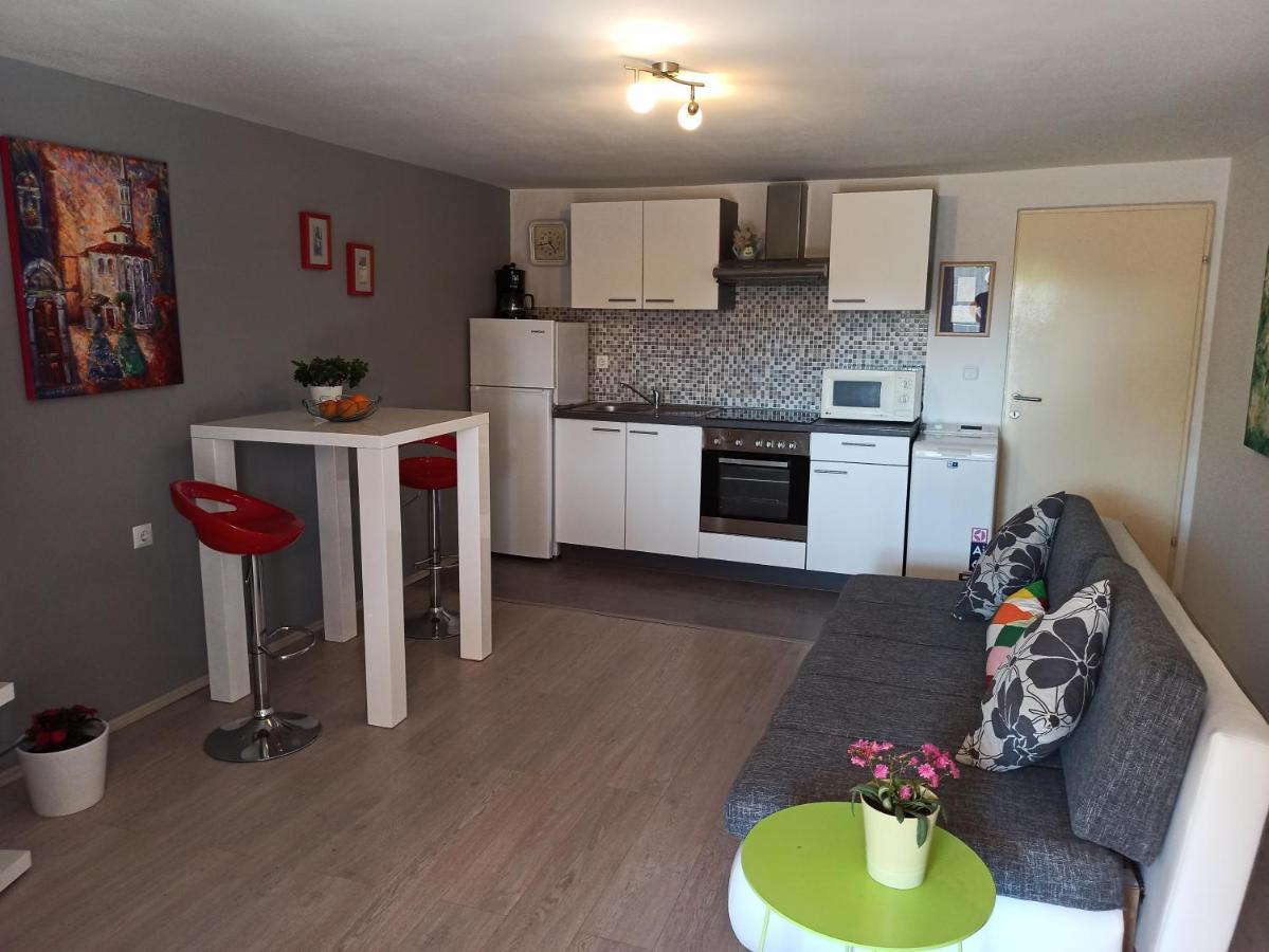 Apartman Nola *